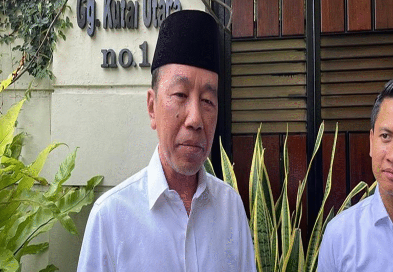 Jokowi Sebut Ada Orang Besar Back Up Polemik Ijazah Palsu: Semua Sudah Tahu